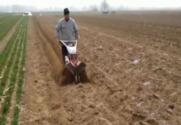 【视频】土豆开沟培土机种植土豆开沟视频